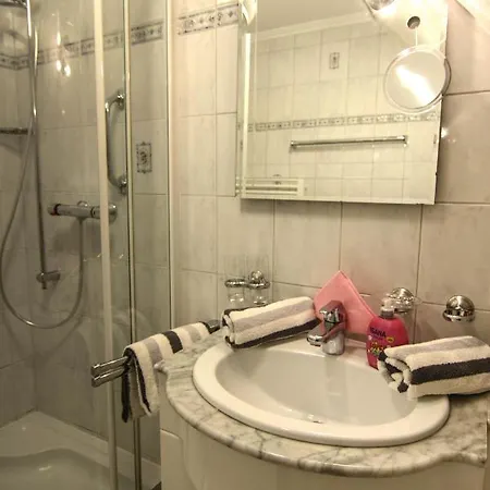 Tina Im Friesenhaus Sieben-linden *