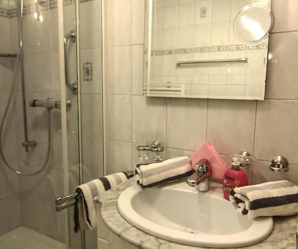 Tina Im Friesenhaus Sieben-linden *